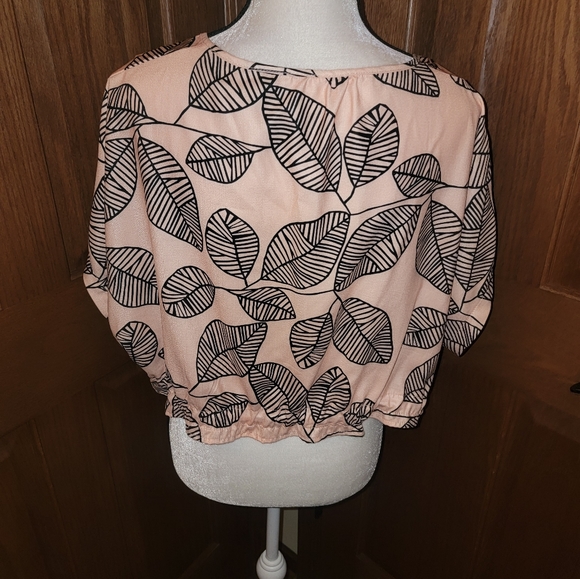 Tropical Black and Pink Tie Crop Top - Picture 4 of 4